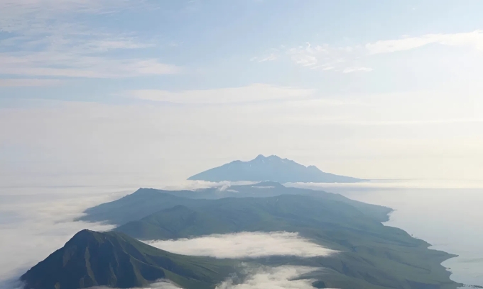 Đảo Simushir ở tây bắc Thái Bình Dương là nơi xảy ra vụ phun trào núi lửa năm 1831. Ảnh: Oleg Dirksen