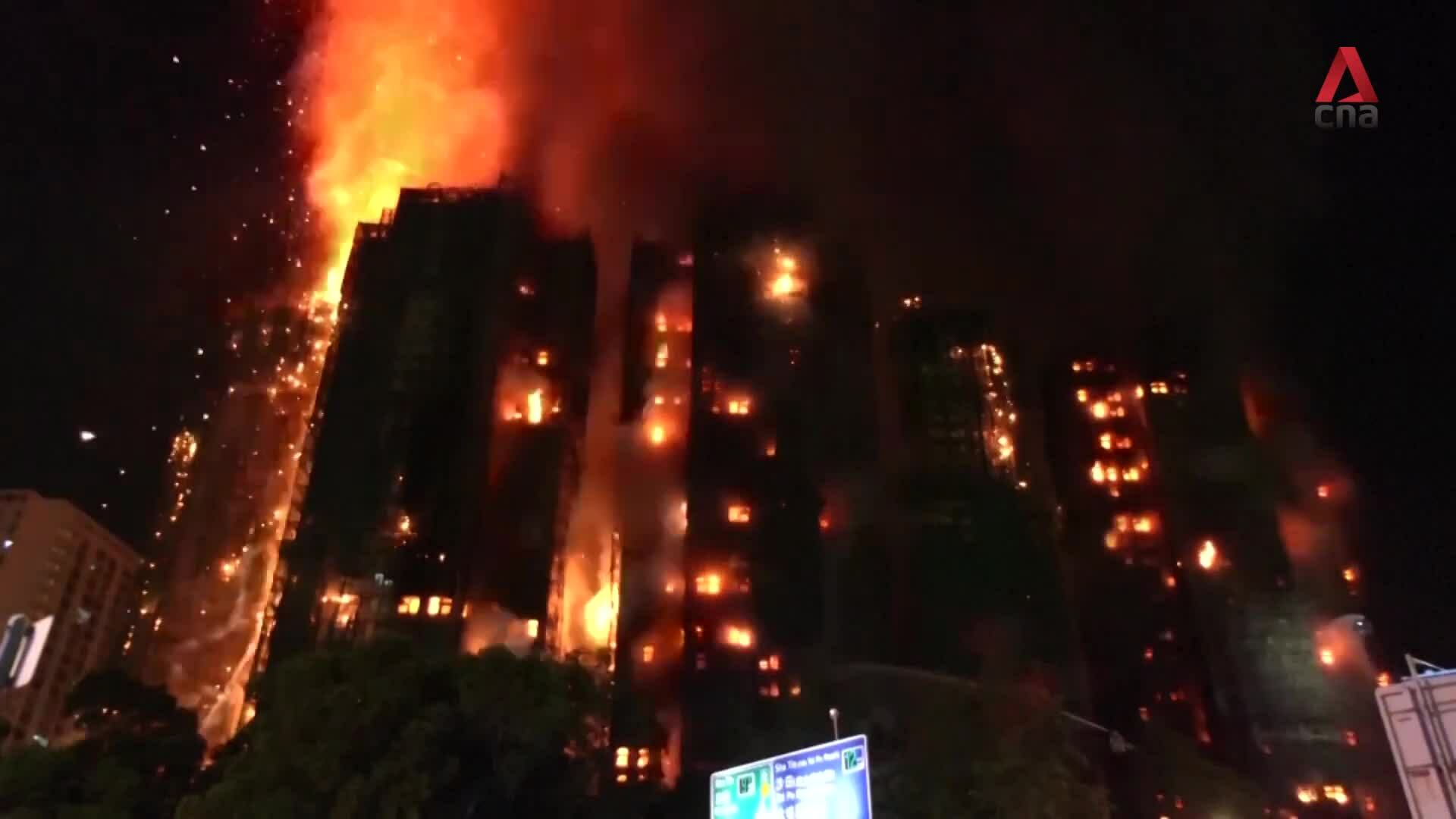 Hơn một ngày lính cứu hỏa Hong Kong khống chế hỏa hoạn chung cư
