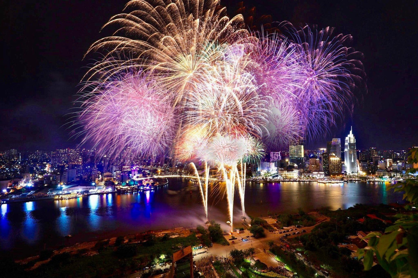 Những điểm bắn pháo hoa Tết Dương lịch ở TPHCM và các tỉnh, thành phía Nam- Ảnh 1.