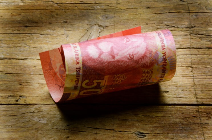 Các nam Cự Giải nhận được một khoản tiền bất ngờ. Ảnh: AdobeStock Images Các nam Cự Giải nhận được một khoản tiền bất ngờ. Ảnh: AdobeStock Images