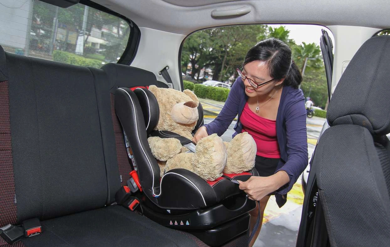 Những điều cần lưu ý khi lắp ghế an toàn bảo vệ trẻ em trên ô tô - Ảnh 1.