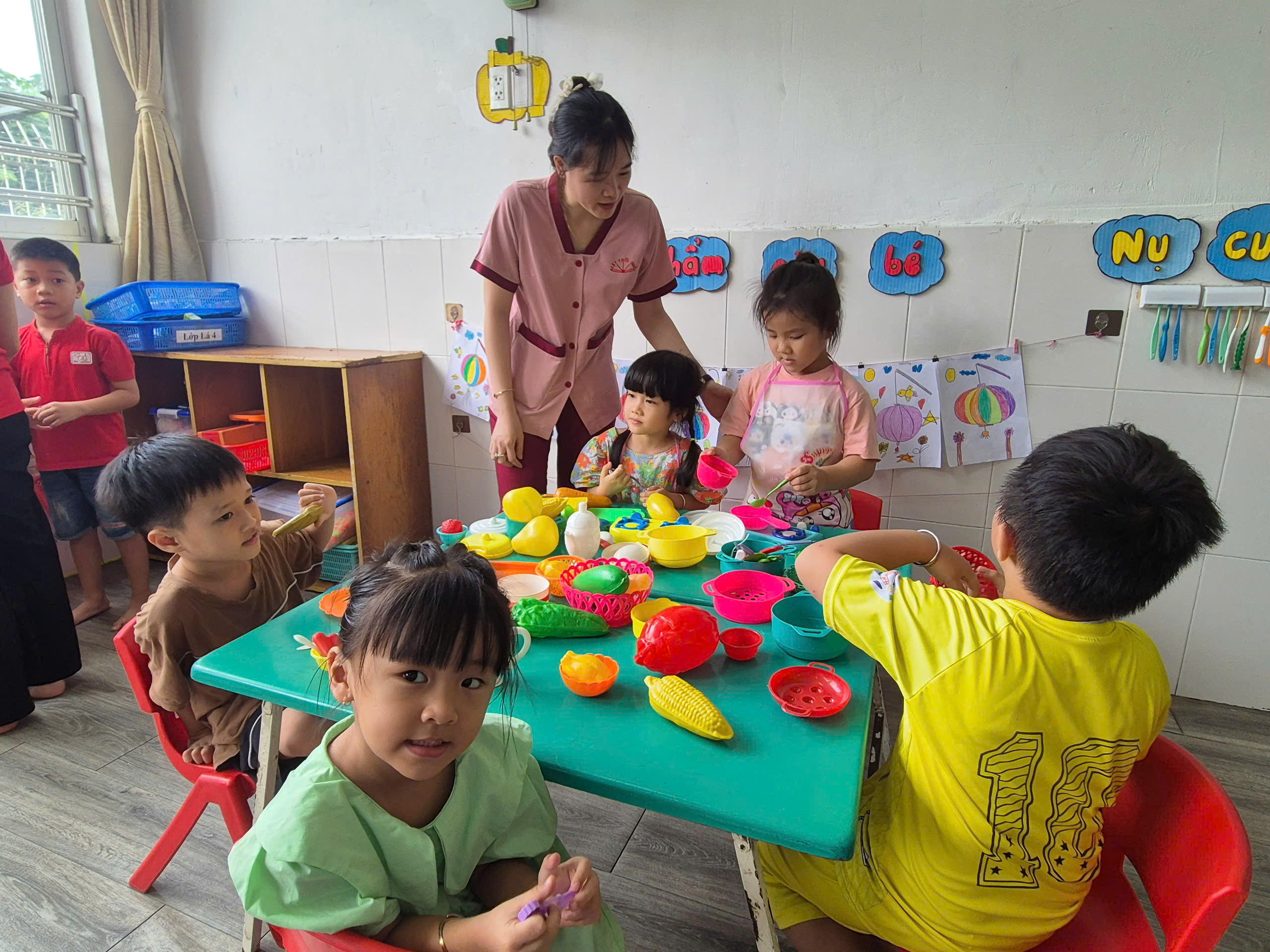 Những giáo viên nào được truy lĩnh lại toàn bộ học phí nâng chuẩn? 1 Giáo viên được truy lĩnh chi phí đào tạo nâng trình độ chuẩn - Ảnh 1.