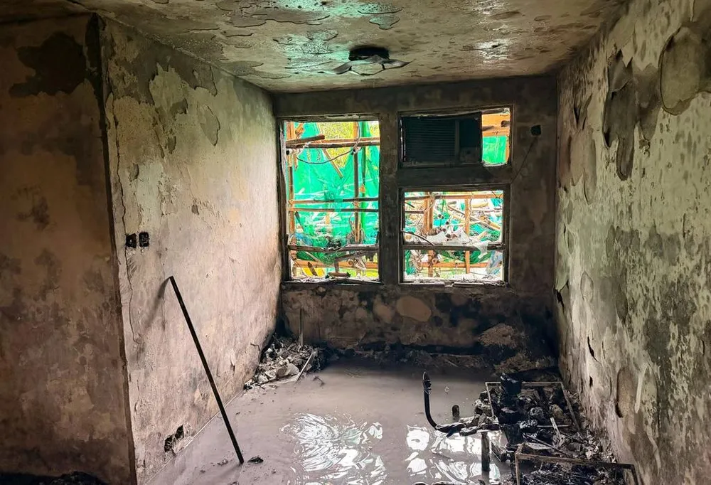 Bên trong các toà nhà bị hoả hoạn ở Wang Fuk Court. Ảnh: AFP/Hong Kong Police Office 0112 Những hình ảnh đầu tiên trong khu chung cư bị hoả hoạn thiêu trụi ở Hong Kong_5.jpg