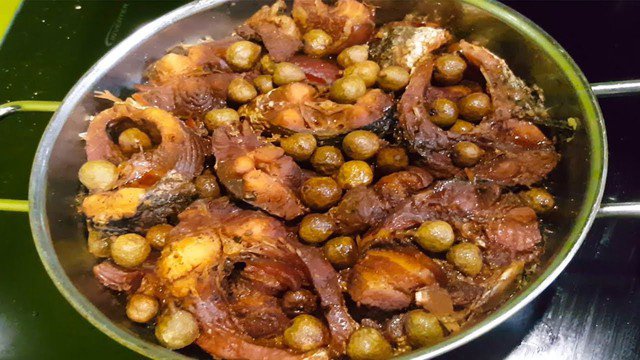 Những món ăn chế biến từ quả sung ngon líu lưỡi 1 Món cá kho sung là một món ăn dân dã, đậm đà và ngon miệng.