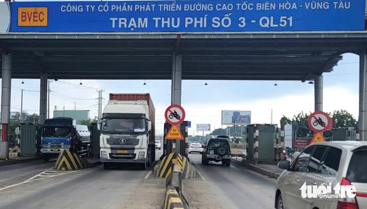 Nhùng nhằng tháo dỡ trạm thu phí bỏ hoang trên quốc lộ 51; Phụ huynh đóng học phí phải tốn thêm phí 1 trạm thu phí - Ảnh 1.