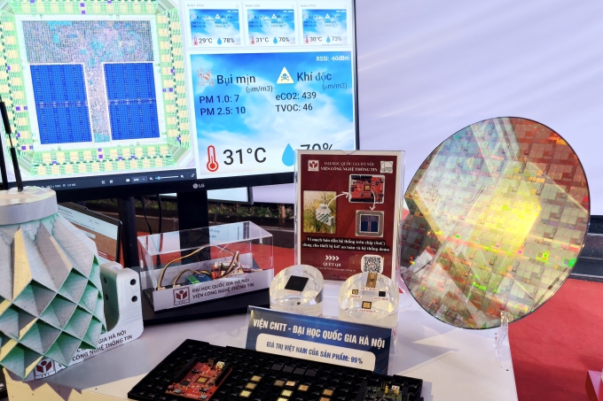 Một số mẫu chip dùng trong thiết bị IoT do Viện CNTT, Đại học Quốc gia Hà Nội nghiên cứu, phát triển. Ảnh: Trọng Đạt