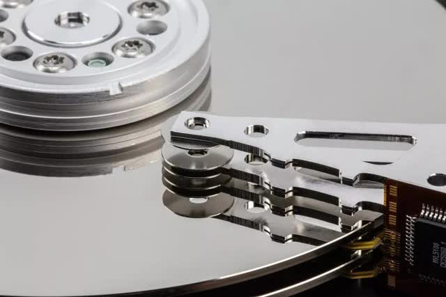 Những thiết bị lưu trữ 'huyền thoại' đang biến mất khỏi đời sống số - Ảnh 1.