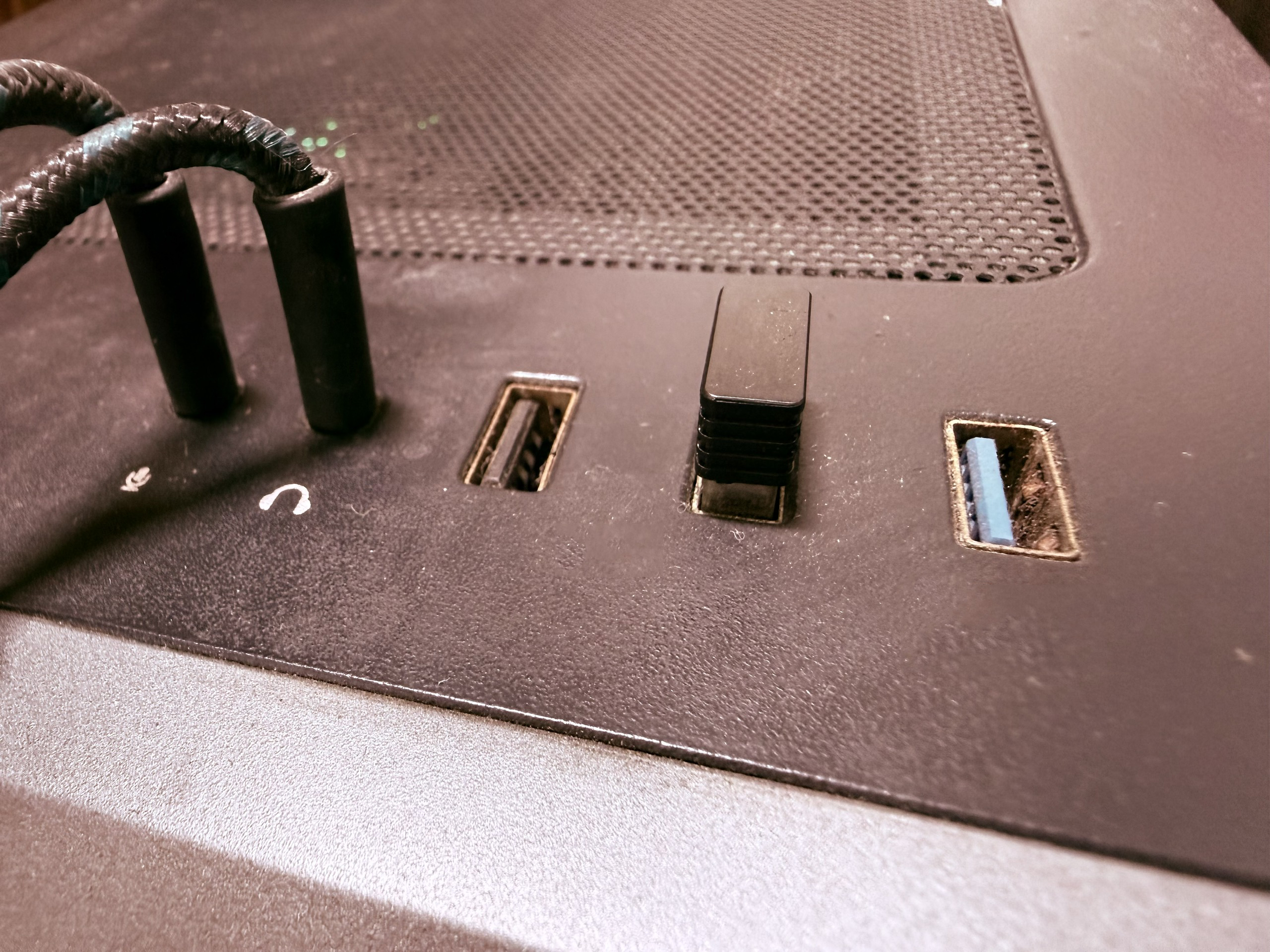 Những thiết bị nên và không nên cắm vào USB 3.0 trên máy tính 1 Những thiết bị nên và không nên cắm vào USB 3.0 trên máy tính - Ảnh 1.