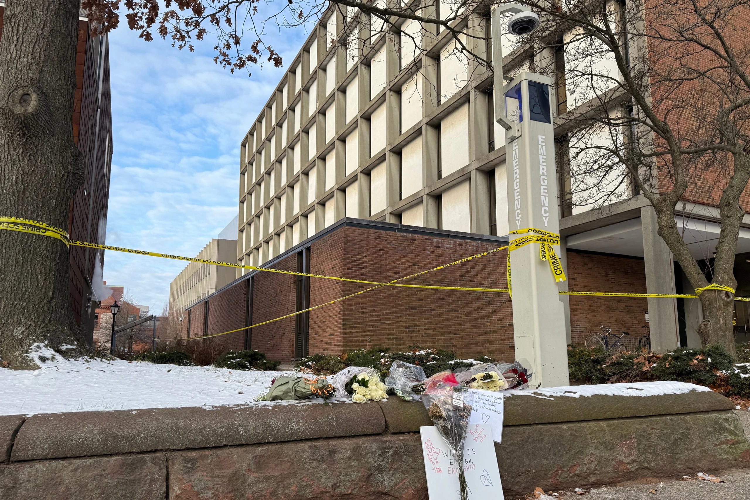 Những tiếng súng ám ảnh toàn cầu - Ảnh 1.