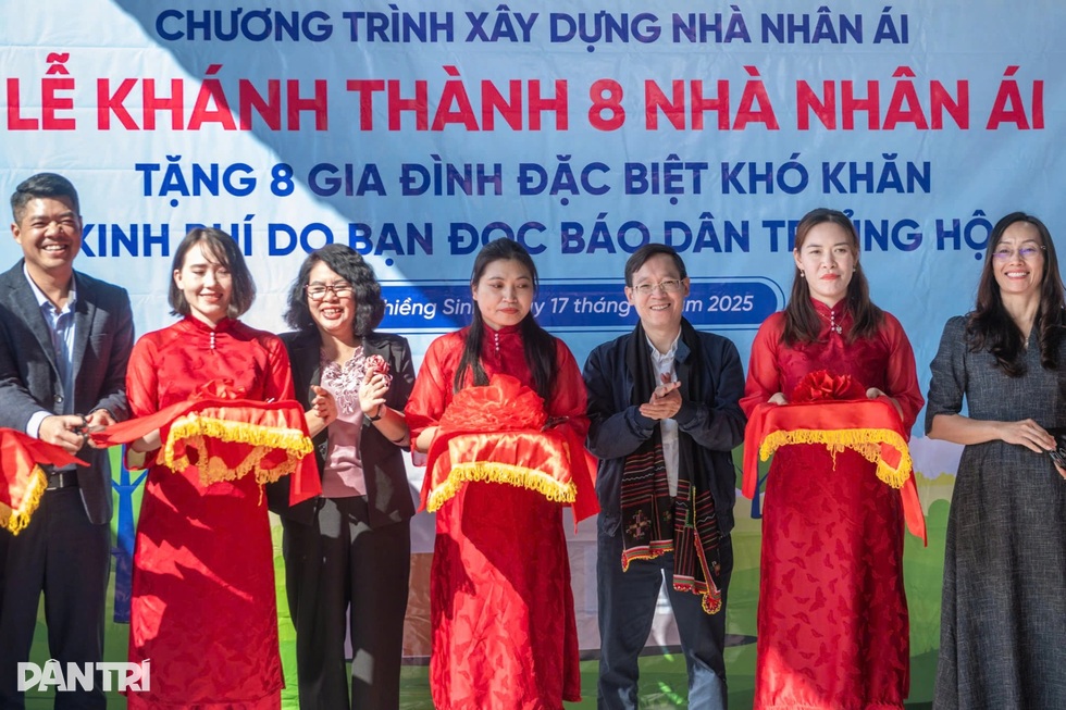 Niềm vui an cư của người nghèo giữa núi rừng Điện Biên - 1