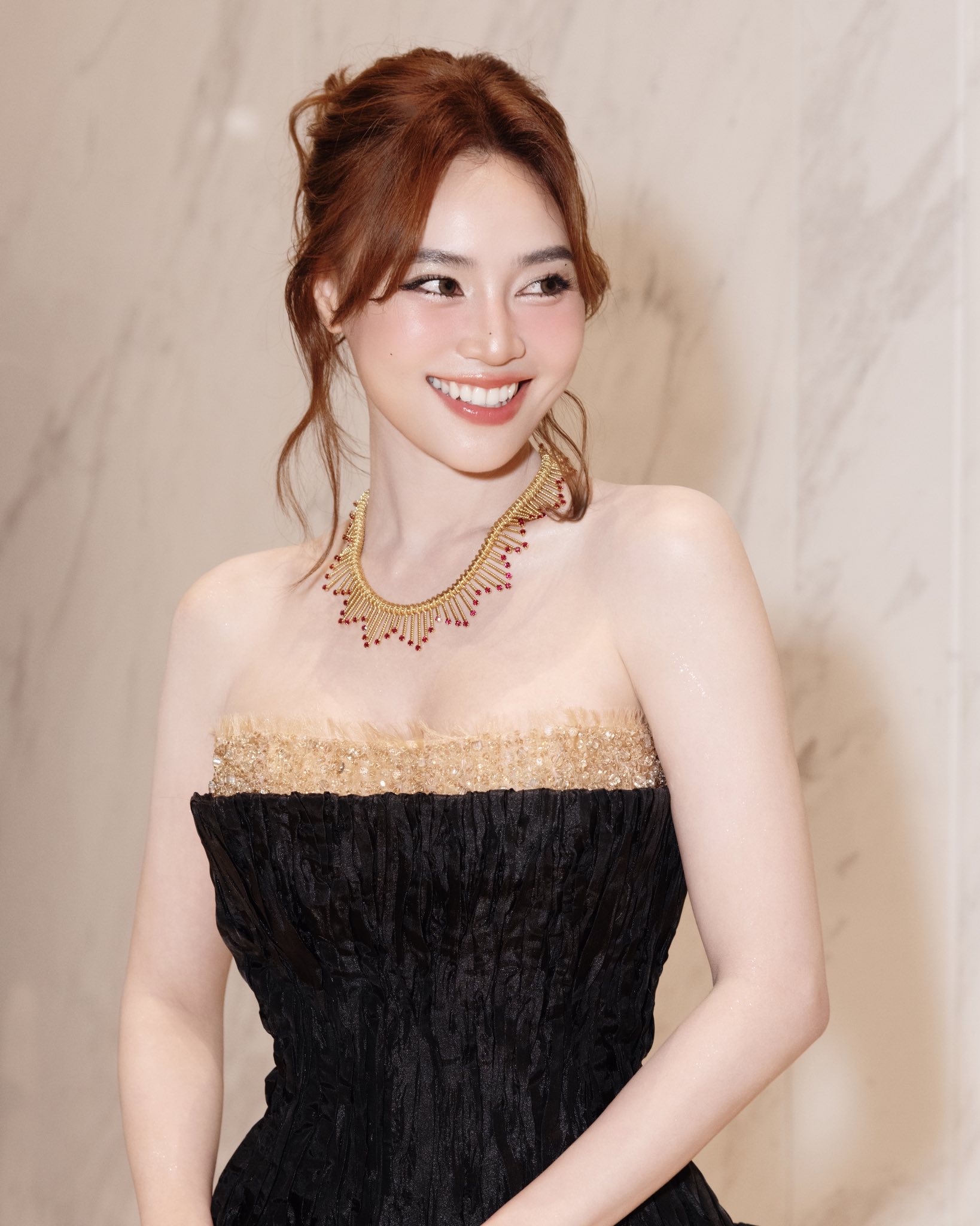 Ninh Dương Lan Ngọc và nụ cười đẹp nhất Vbiz: Hậu trường những khoảnh khắc rực rỡ - Ảnh 2. Ninh Dương Lan Ngọc và nụ cười đẹp nhất Vbiz: Hậu trường những khoảnh khắc rực rỡ - Ảnh 2.