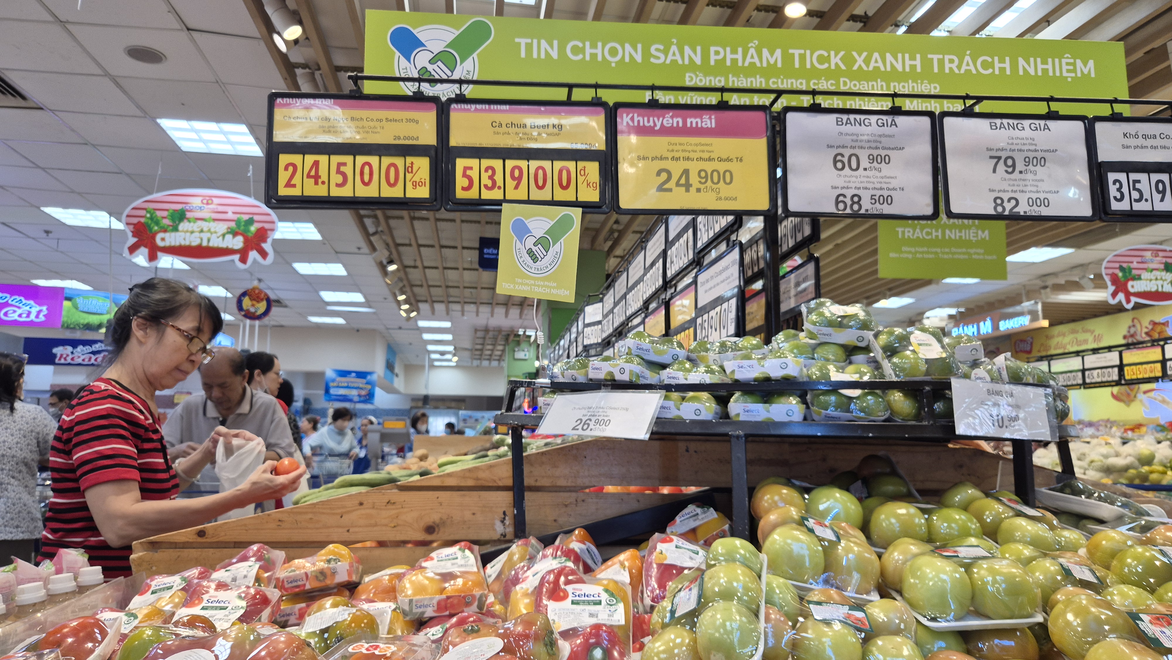 Nỗ lực bình ổn giá thị trường Tết - Ảnh 1.