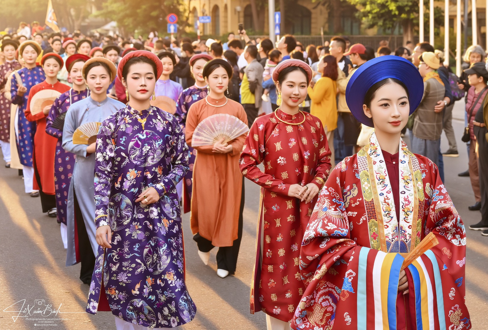 Nở rộ lễ hội thời trang đường phố- Ảnh 1. Nở rộ lễ hội thời trang đường phố- Ảnh 1.