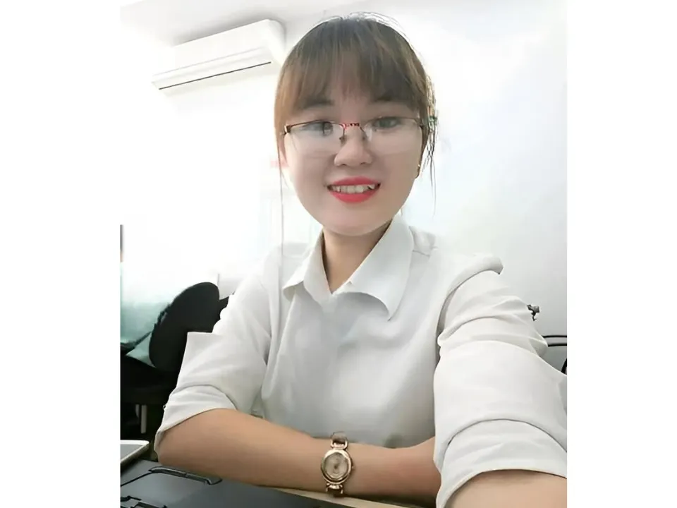 Tác giả ở nơi làm việc. Tác giả ở nơi làm việc.