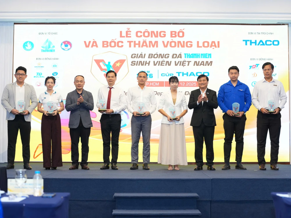 Các nhà tổ chức kỳ vọng cuộc chơi bóng đá cho giới sinh viên ngày càng lớn mạnh. Ảnh: ANH LẬP. nong-bong-giai-bong-da-thanh-nien-sinh-vien-viet-nam-lan-4 (2).jpg