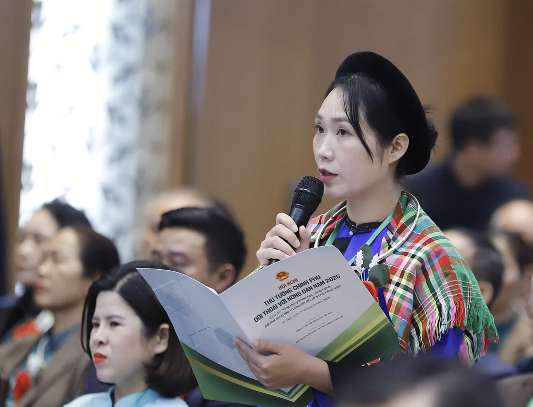 Nông dân kể chuyện lên núi 'hứng sóng' livestream bán nông sản 1 Gặp Thủ tướng, nữ nông dân nói phải lên núi 'hứng sóng' livestream bán nông sản - Ảnh 1.