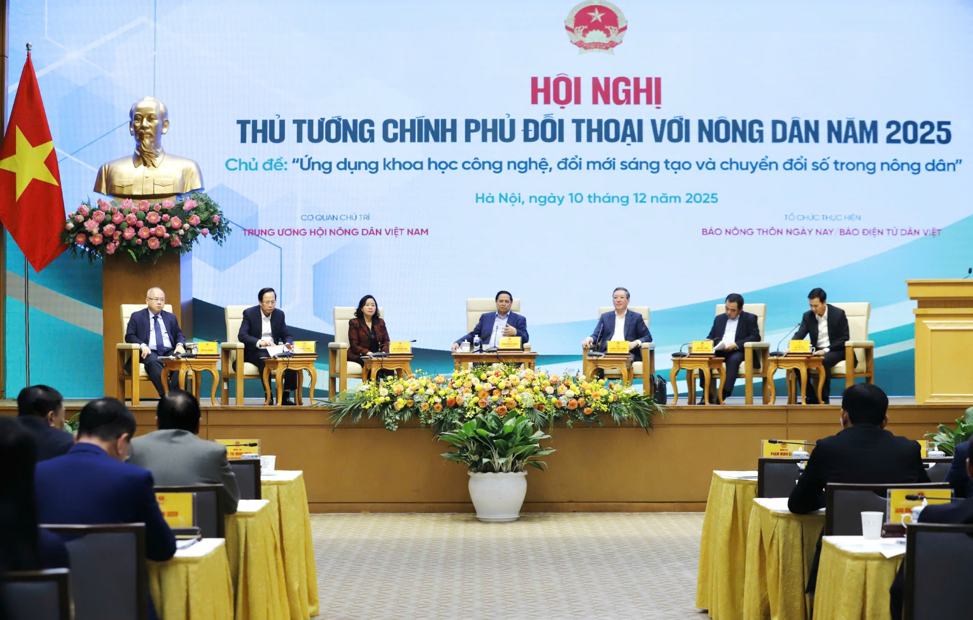 Nông nghiệp số hóa để tạo kỳ tích 100 tỉ USD - Ảnh 1. Nông nghiệp số hóa để tạo kỳ tích 100 tỉ USD - Ảnh 1.