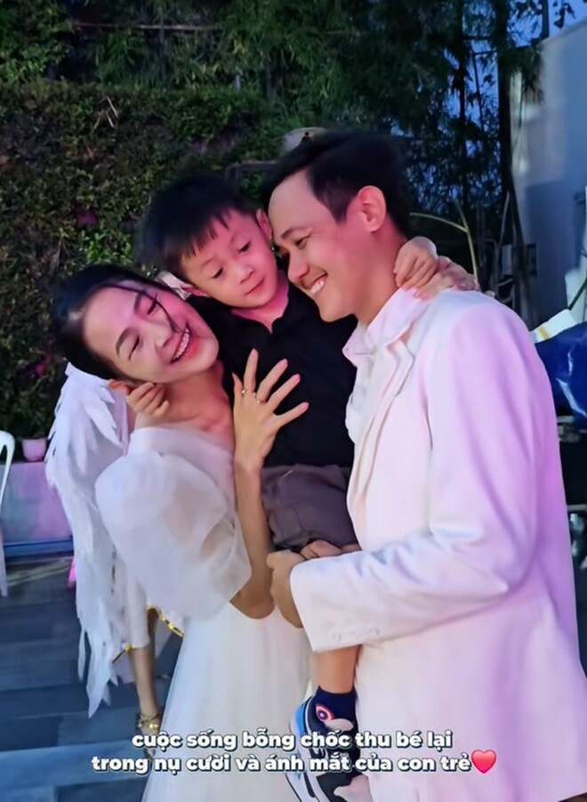 Nữ NSƯT bị suy thận giai đoạn cuối phù mặt không nhận ra, chồng hiến thận cứu vợ làm dân mạng nghẹn ngào 2 Gia đình nhỏ của NSƯT Trần Hoàng Yến và nghệ sĩ múa Phan Thái Bình.