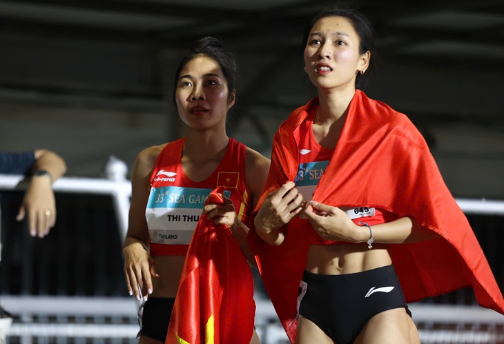 Nữ VĐV trẻ 'nín thở' chờ đợi rồi bật khóc vì tấm huy chương điền kinh quý giá 1 điền kinh - Ảnh 1.