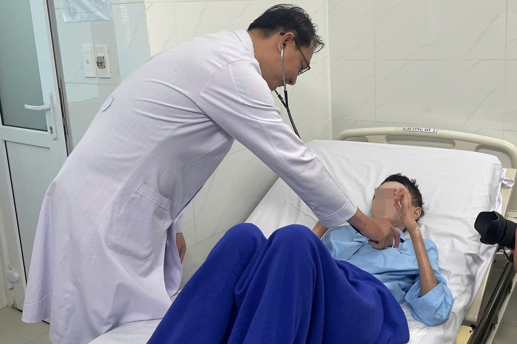 Nữ bệnh nhân 19 tuổi nguy kịch vì hội chứng hiếm gây tắc tá tràng - 1