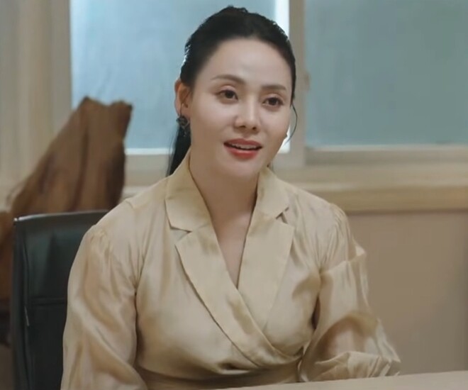 "Nữ chủ tịch" đang nổi nhất sóng VTV: Bị bạn lừa mấy chục triệu tiền đi đẻ, nhan sắc thăng hạng sau khi làm mẹ 1 Tạo hình vai Mỹ Trinh do Huyền Trang đảm nhận trong phim Lằn Ranh.