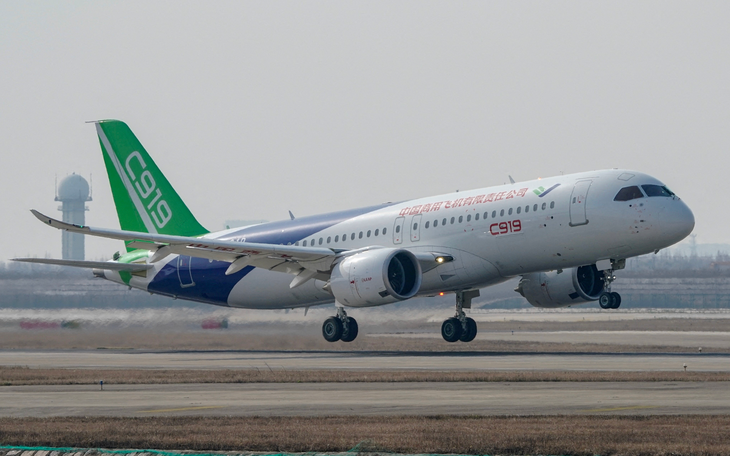 Trung Quốc bổ nhiệm nữ cơ trưởng đầu tiên cho dòng máy bay nội địa C919 - Ảnh 3.