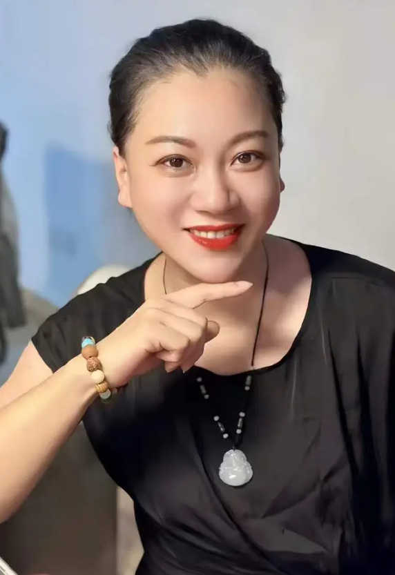 Nữ diễn viên bị trộm tro cốt, chết cũng không yên vì người tình và quý tử- Ảnh 3.