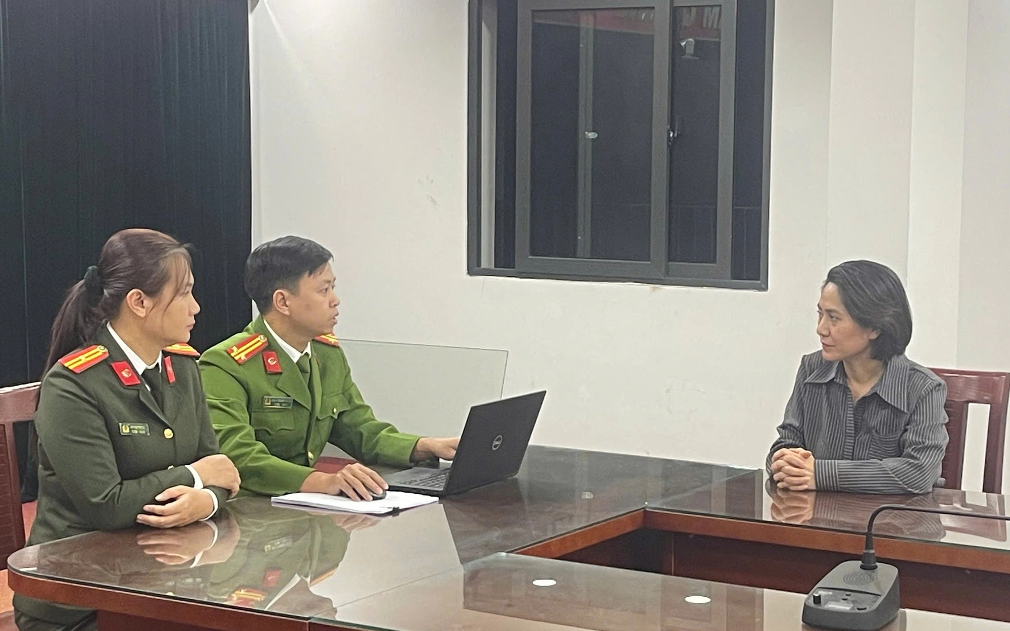 Nữ giám đốc công ty tổ chức show ‘Về đây bốn cánh chim trời’ khai gì?- Ảnh 1. Nữ giám đốc công ty tổ chức show ‘Về đây bốn cánh chim trời’ khai gì?- Ảnh 1.