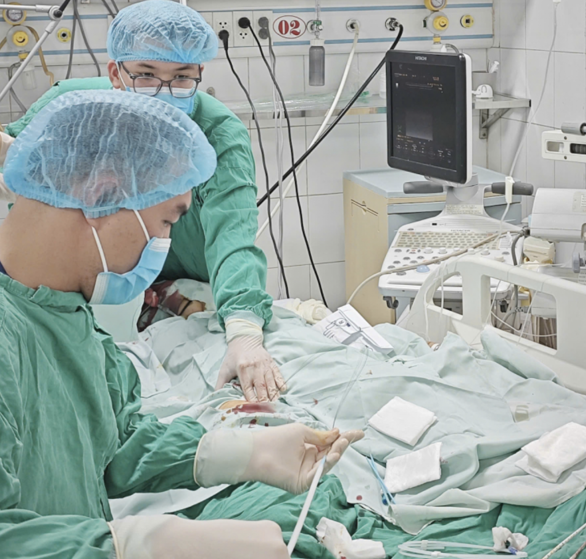 Nữ giáo viên nhập viện nguy kịch sau khi ăn bún ngan - Ảnh 1. Nữ giáo viên sốc phản vệ, nguy kịch sau khi ăn bún ngan - Ảnh 1.