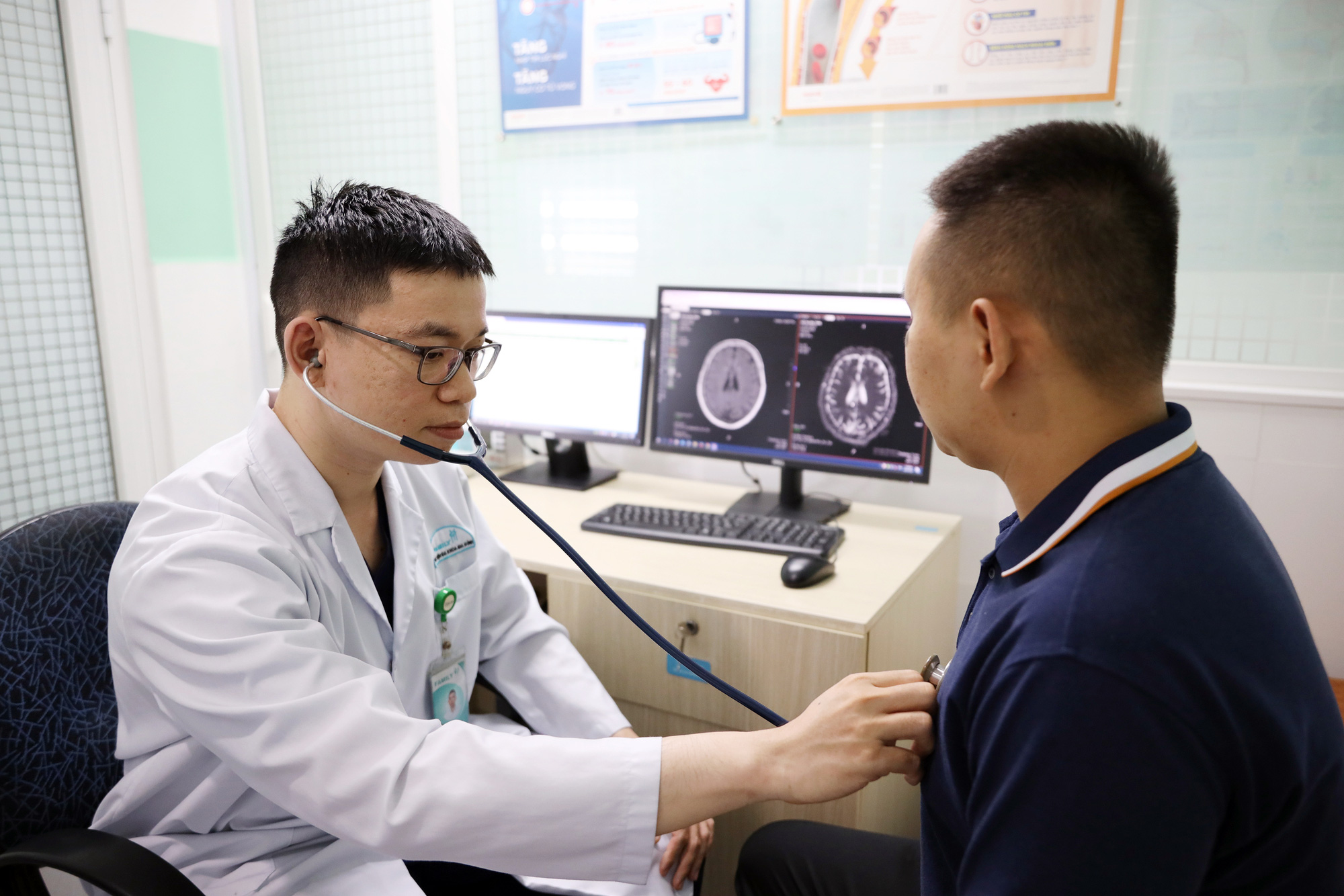 Nữ nhân viên y tế 28 tuổi đột ngột tử vong, bác sĩ cảnh báo trẻ hóa ở người bệnh nhồi máu cơ tim - Ảnh 1.