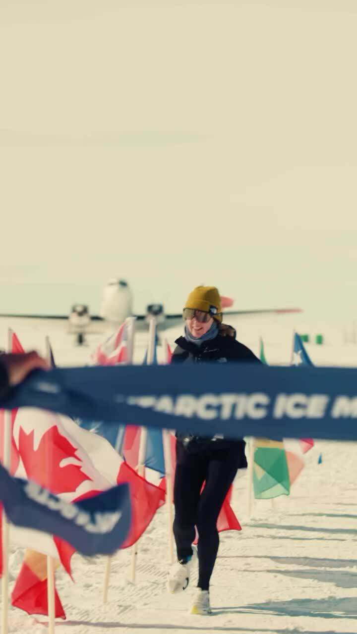 Nữ runner vượt qua tất cả đối thủ nam giải marathon ở Nam Cực 