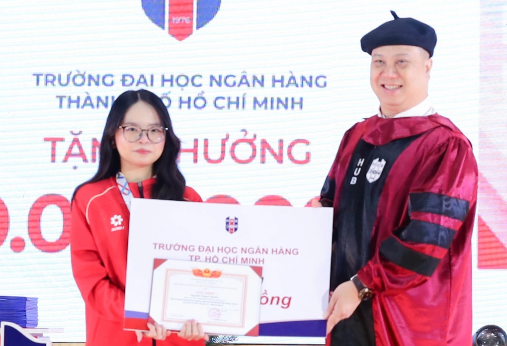 Nữ sinh lập kỳ tích môn Liên Quân Mobile được thưởng nóng 132 triệu đồng - 1