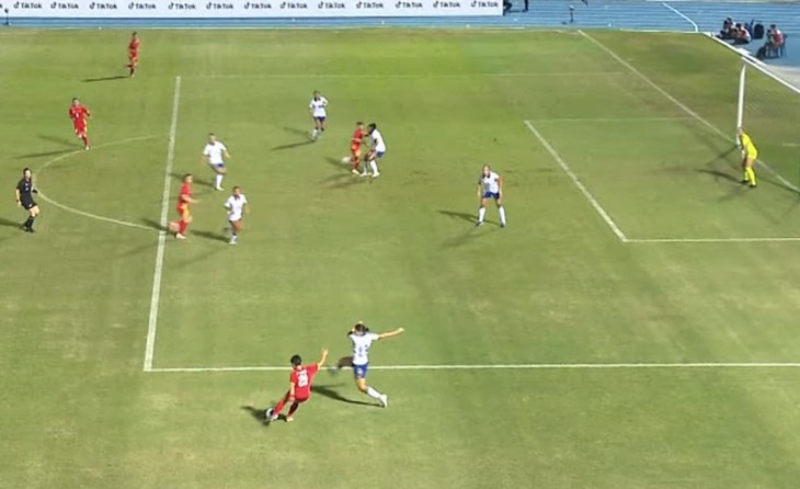 Nữ trợ lý trọng tài Lào có 6 năm kinh nghiệm làm FIFA 1 Nữ trợ lý trọng tài Lào có 6 năm kinh nghiệm làm FIFA - Ảnh 1.