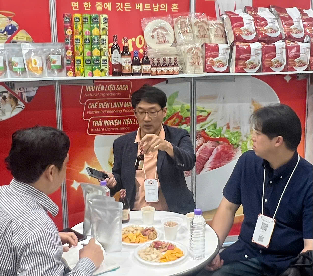 Nước mắm, bánh phở Việt lan tỏa hương vị tại Seoul - Ảnh 2.