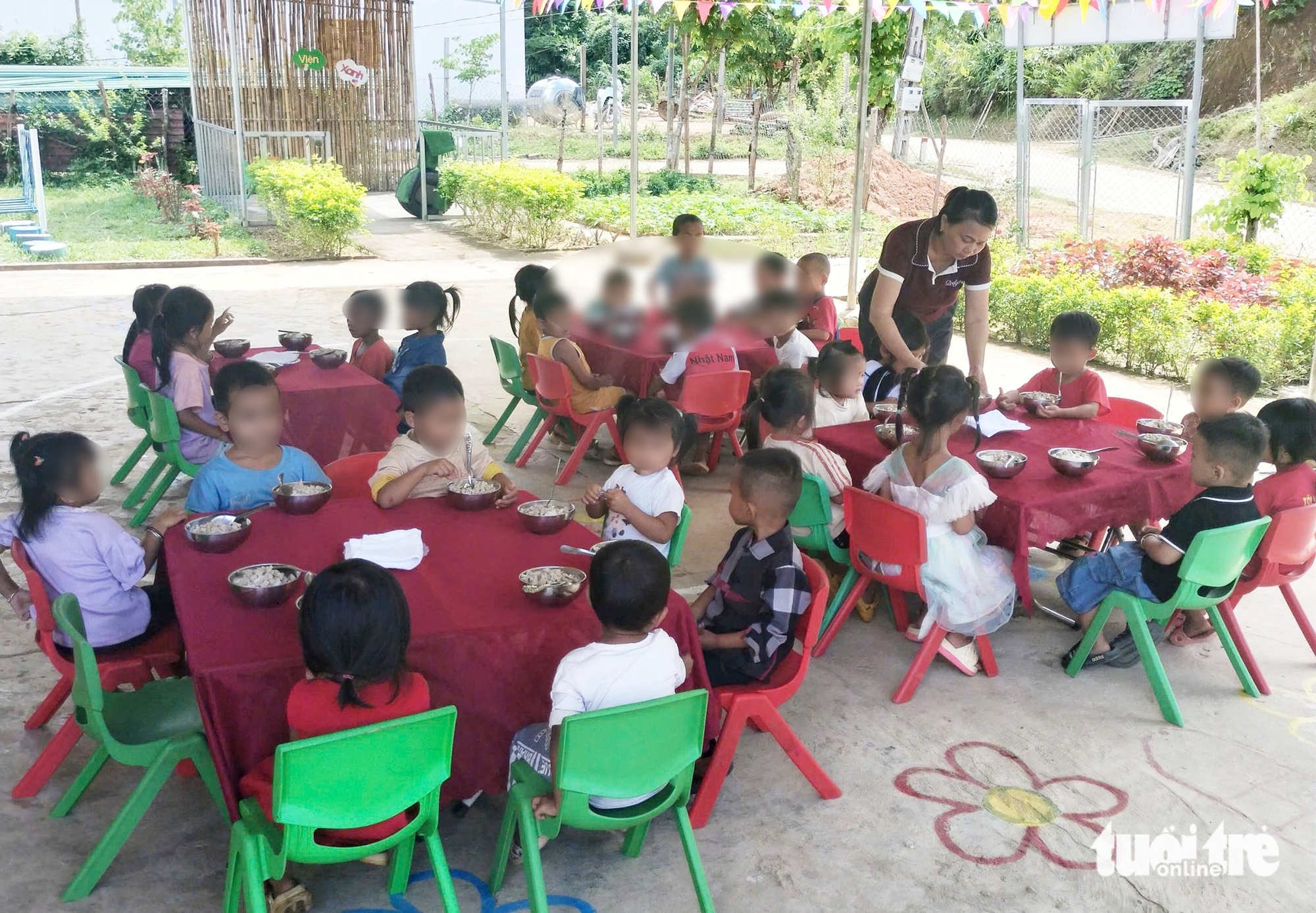 'Nuôi em Nghệ An' hoạt động ra sao trước khi vướng lùm xùm? 1 nuôi em - Ảnh 1.