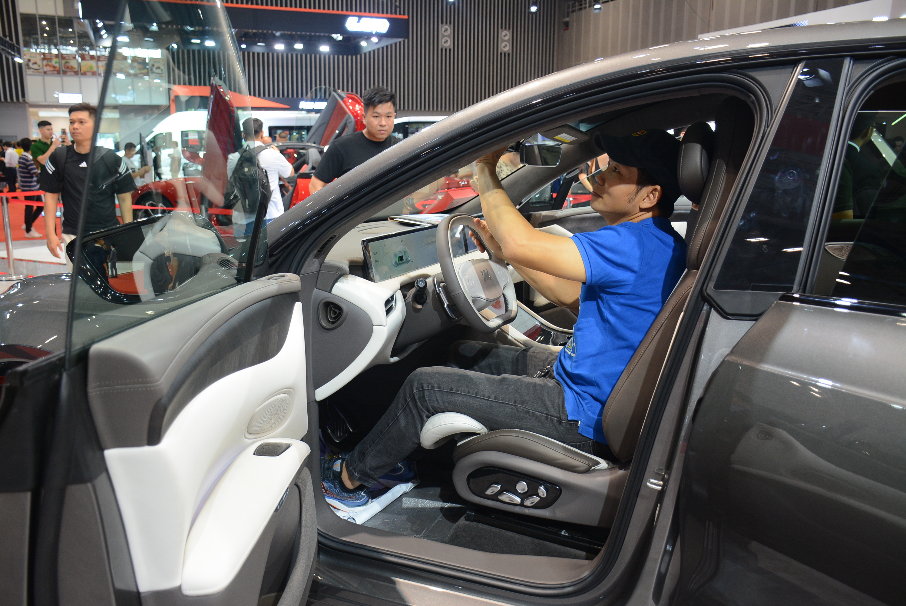 Thị trường ô tô Việt Nam: VinFast dẫn đầu doanh số tháng 11 . 2025 - Ảnh 1.