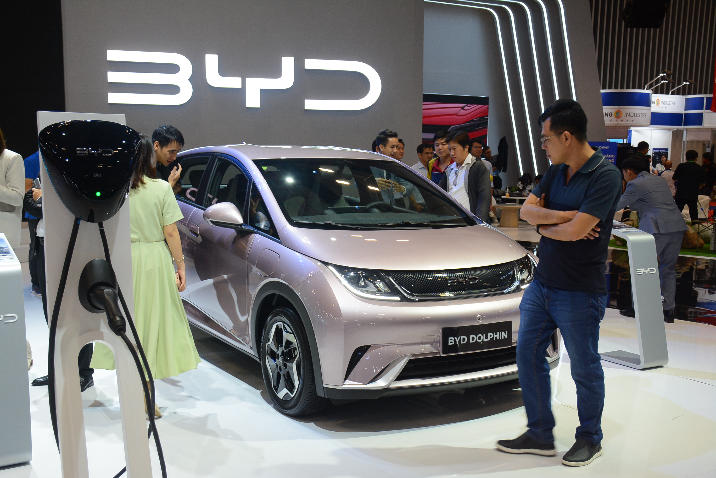 Ô tô nhập ồ ạt về Việt Nam, nhiều nhất từ Indonesia, Trung Quốc 2 Ô tô nhập khẩu ồ ạt về Việt Nam, nhiều nhất từ Indonesia, Trung Quốc - Ảnh 2.