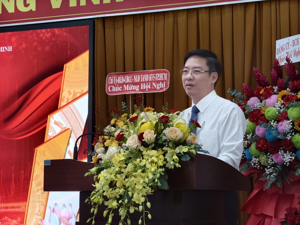 Ông Quách Hữu Thái - Phó Chánh án TAND TP.HCM phát biểu tại hội nghị. Ảnh: YC khu-vuc-5-thai.jpg