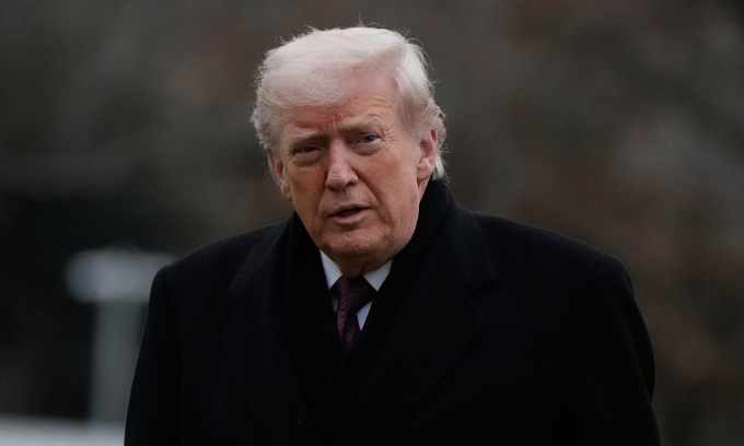 Tổng thống Mỹ Donald Trump tại bãi cỏ phía nam Nhà Trắng ngày 17/12. Ảnh: AP