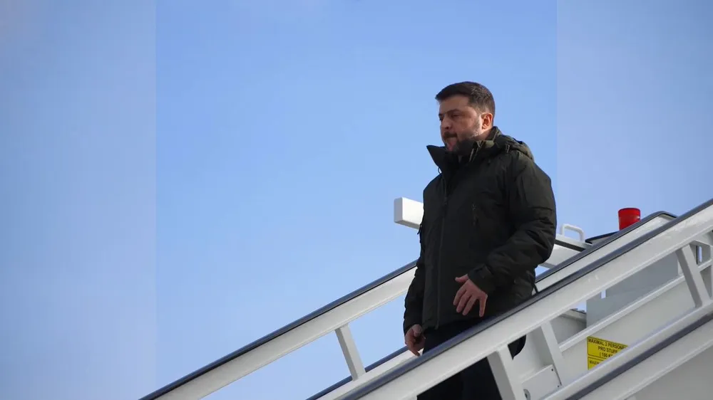 Tổng thống Ukraine Volodymyr Zelensky đã tới Berlin (Đức) vào chiều 14-12, chuẩn bị gặp phái đoàn đàm phán Mỹ. Ảnh: X/Volodymyr Zelenskyy 1412 Ông Zelensky chấp nhận từ bỏ tham vọng đưa Ukraine gia nhập NATO, nhưng....jpg