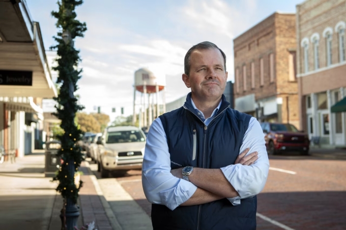 Ông Graham Walker, chủ công ty Fibrebond ở Minden, bang Louisiana, Mỹ. Ảnh: WSJ