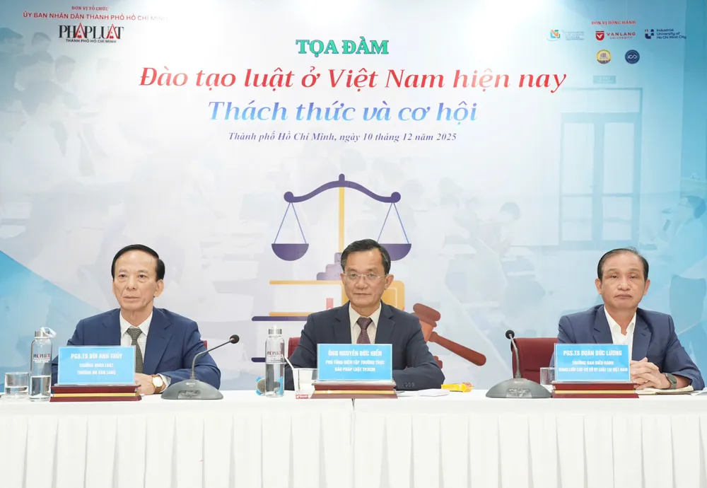 dao-tao-luat-o-viet-nam-can-trang-bi-nang-luc-thuc-hanh-cho-sinh-vien-2.jpg