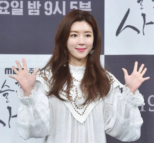 Park Han Byul lan dau di su kien sau khi