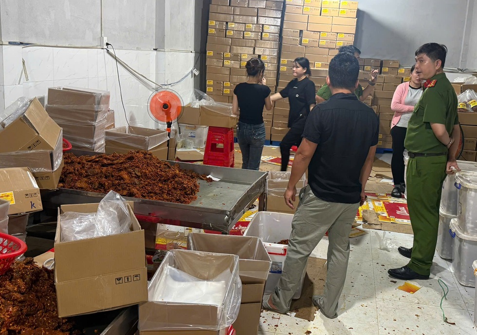 Phát hiện hơn 30 tấn thịt, nội tạng không rõ nguồn gốc ở TPHCM - 1