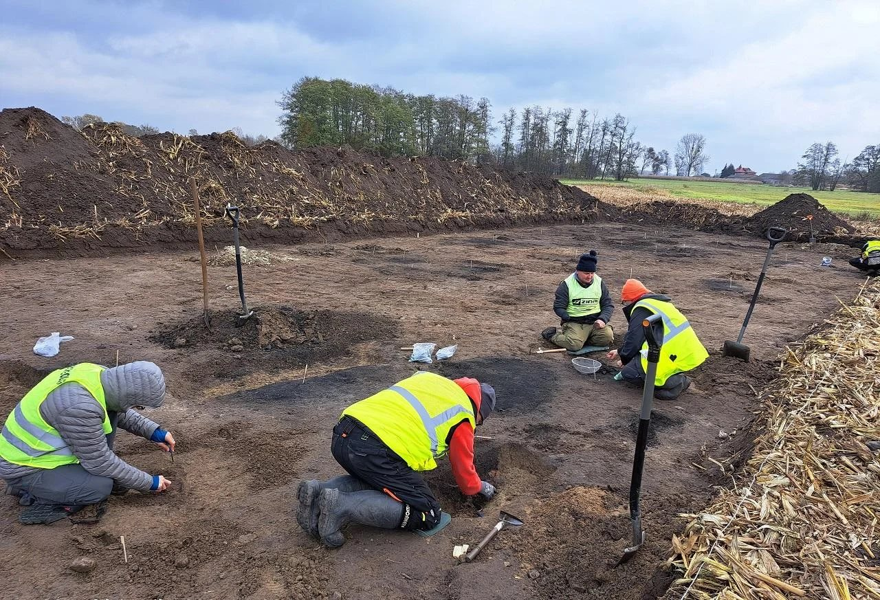 Phát hiện kho báu 7.000 năm tuổi khi đang xây sân bay mới, chuyên gia lập tức yêu cầu phong tỏa hiện trường- Ảnh 1.