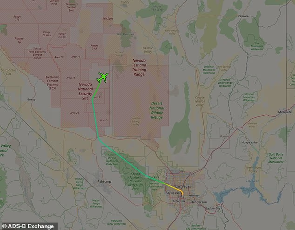 Phát hiện máy bay quân sự Mỹ có chuyến đi bí ẩn đến Khu vực 51 tuyệt mật - 1