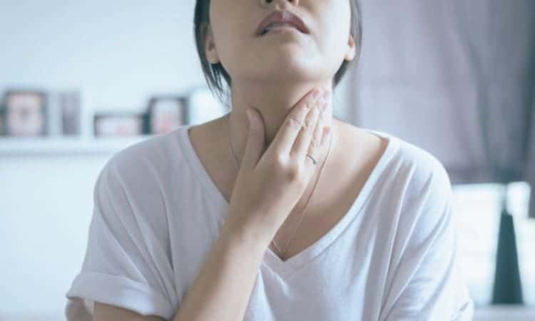 Phát hiện nhân tuyến giáp, có cần đốt sóng cao tần để ngừa ung thư? - Ảnh 2.