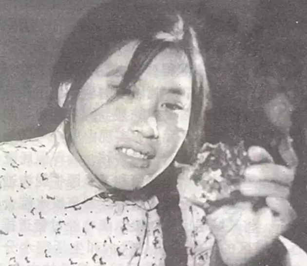 Phát hiện viên kim cương 170 carat khi đi làm ruộng- Ảnh 2. Phát hiện viên kim cương 170 carat khi đi làm ruộng- Ảnh 2.