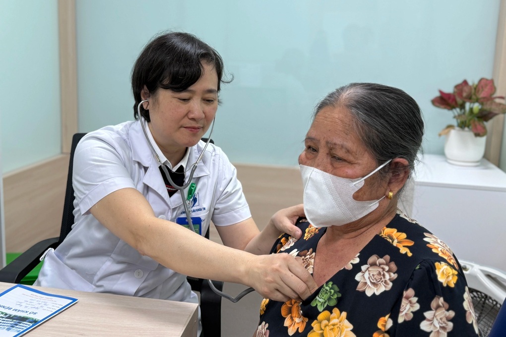 Phát triển mô hình “sáng đón đi, tối đưa về” trong chăm sóc người cao tuổi - 1