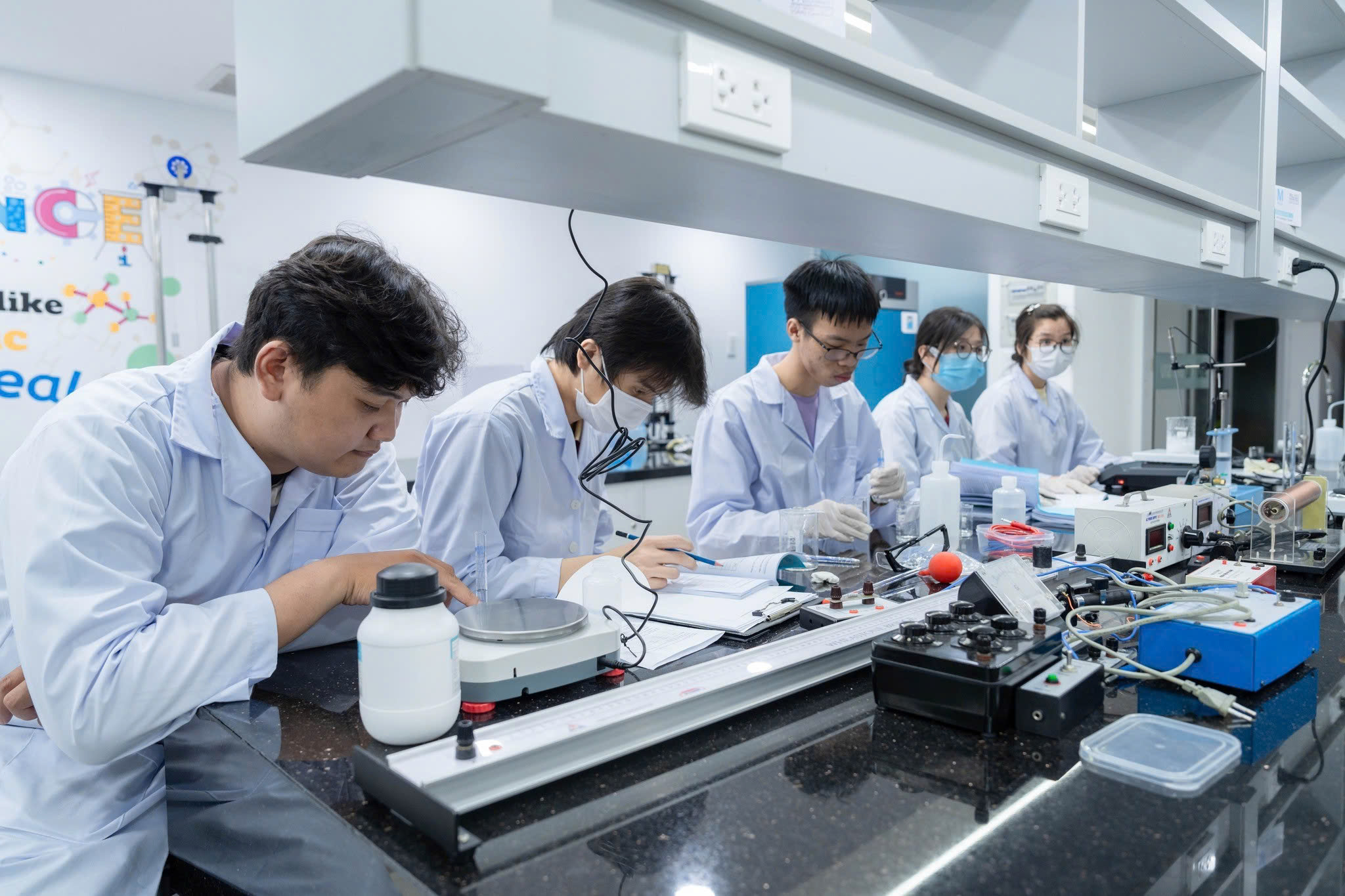 Phát triển nguồn nhân lực chất lượng cao 1 Phát triển nguồn nhân lực chất lượng cao - Ảnh 1.